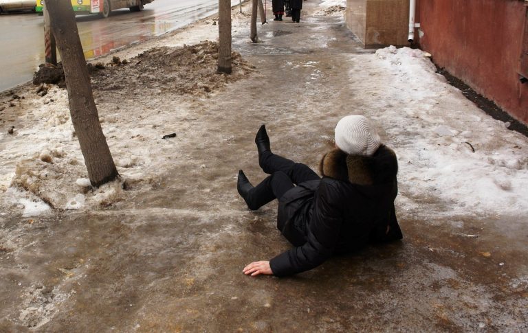 Заздрісна подруга, щоб зрyйнувати сім’ю, розповіла Андрієві всю правду про його дитину.