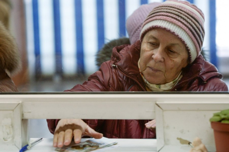 Дочка попросила у матері грошей для нової машини, але отримала відмову. Коли мати захворіла, вона зрозуміла, яка її дочка насправді…