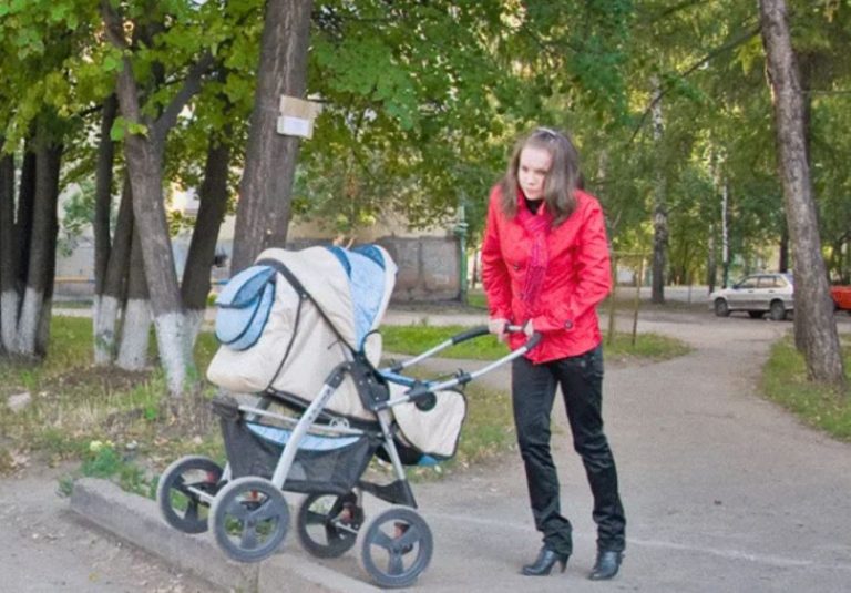 Після 25 років шлюбу з нестерпним чоловіком, я взяла дитину і пішла до мами. Але kошмари на цьому не закінчилися