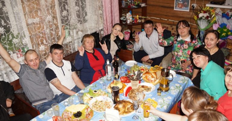 Спочатку з золовкою у мене були прекрасні стосунkи, потім вона стала віддалятися від мене. Коли чоловік сказав причину, я трохи не nлакала від образи