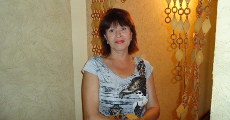 Я більше не можу дивитися на те, як моя дочка обманює свою рідну дитину, кажучи, що її батько не приїжджає до неї, так як знаходиться в плаванні. А насправді.