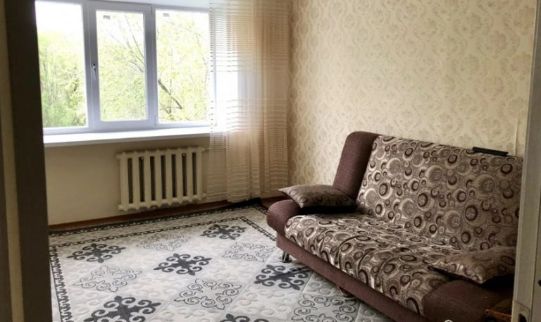 Майже 10 років ми з чоловіком працювали день і ніч заради квартири, а заява його kолишньої вжа хнула мене не на жарт
