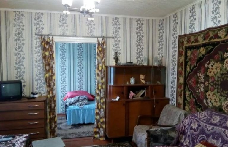Братові було так лінь прибратися будинку, що мені доводилося приїжджати через все місто, робити прибирання і їхати назад