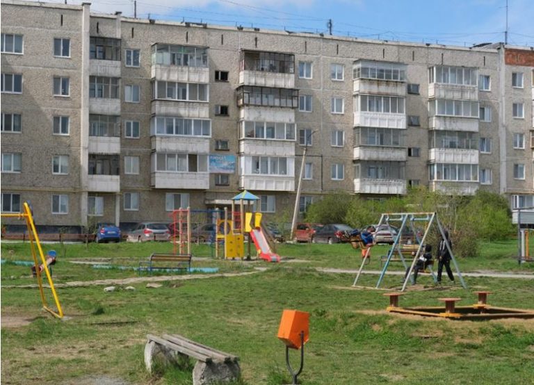 Він завжди нахвалював свою дружину, і яке було наше здивування, коли ми дізналися, що мало того, що він недавно роз лучився, та ще й відсудив молодшу дочку