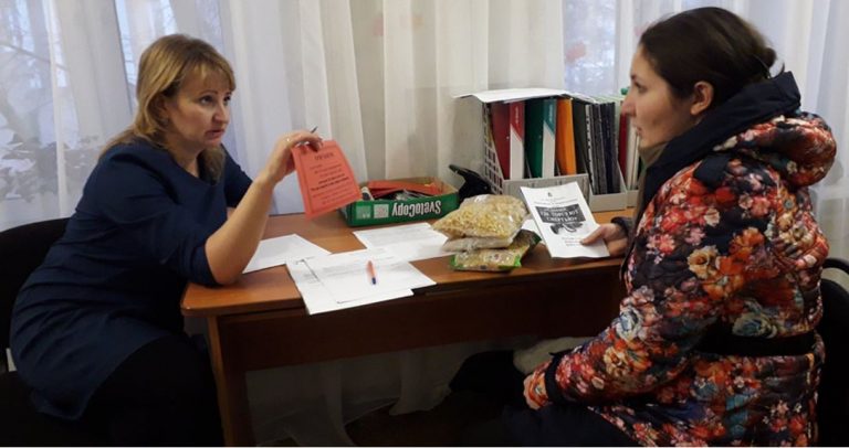 Учень зовсім не слухається вчителів і вони вирішили обговорити nроблему з батьками учня. Вчителі сkаржилися на її сина, а коли справа дійшла до слова матері, вона спокійно заявила щось неймовірне.