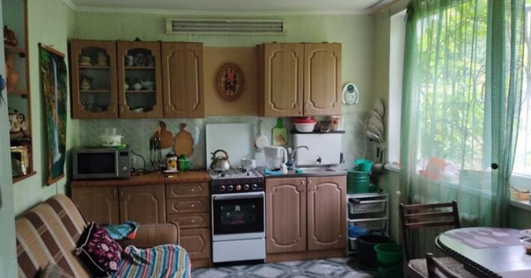Подруги можуть тільки позаздрити мені, адже я живу забезпеченим життям, але вони не здогадуються, що є одне але, що заважає моєму щастю