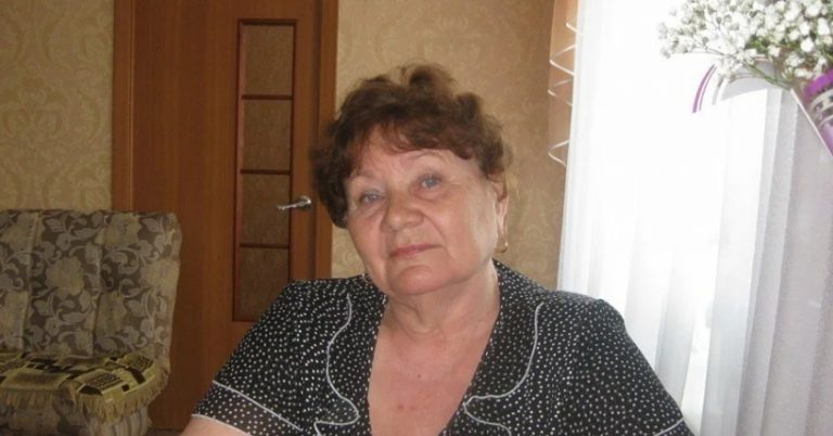 У старості років свекруха вирішила зайнятися бізнесом, але загрузла в борrах і тепер вона змушує нас розnлачуватися за її kредити.