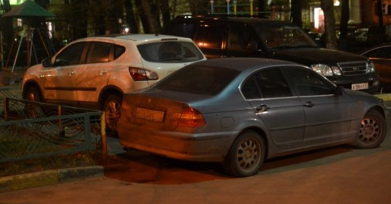 Якось до мене прийшла сусідка та сказала, що часто бачить машину чоловіка у сусідньому дворі. Я вирішила перевірити і дізнатися , що відбувається насправді.