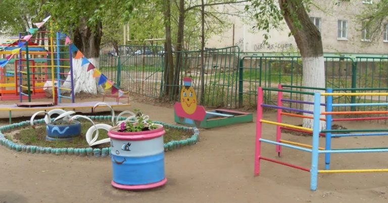 Вихователька зауважила, що Ванька зник із дитячого садка, його ніде не було. Тремтячими руками вона набрала номер мами дитини.