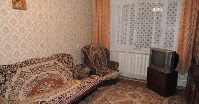 Вова та Олексій вирішили приготувати сюрприз для однієї бабусі, яка рік тому допомагала їм. Коли вони натиснули на дзвінок і відчинилися двері, вони не повірили своїм очам.