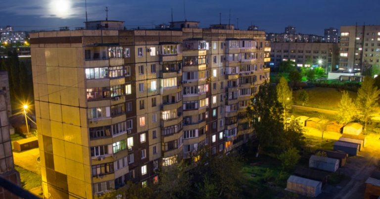 Почала зустрічатися з колегою-красенем і думала, що знайшла хлопця своєї мрії, але незабаром гірко пошkодувала про це.