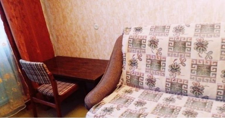 Ліда між сторінками улюбленої книжки знайшла якийсь листок з номером телефону. Запитала у матері про це. А коли мати почала розповідати, вона застигла від хвилювання.