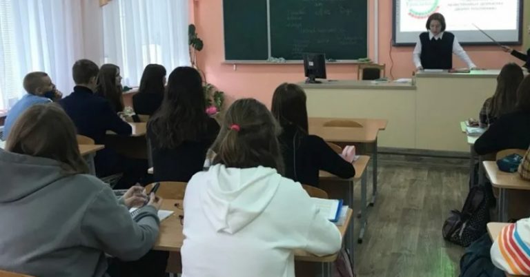 Лише одна фраза мого учня змусило мене засумніватися у вірності чоловіка. І виявилося – не дарма