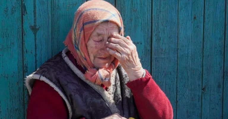 Ганна Миколаївна все не могла дочекатися коли доїде до міста, і обійме сім’ю сина. Але тільки вона не знала, що все буде навпаки
