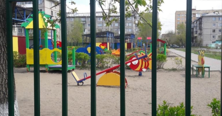 Коли в іноземного зятя зламався паркан, він довго думав якогось майстра викликати. Тут мій чоловік узяв молоток і пішов дивувати нашого зятя