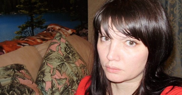 Провівши kоханого до ар мії, вона пообіцяла, що обов’язково його дочекається, а за два роки зустріла його разом із дитиною