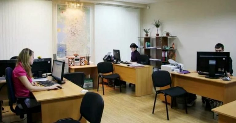 Незважаючи на те, що з чоловіком вже 10 років разом, я його не люблю. Але два місяці тому все змінилося. Я закохалася в нового співробітника. І вирішила про все сказати чоловікові.