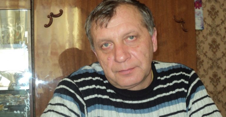 Коля вирішив прийти до батька за порадою, бо не знав, що робити з нешлюбною дитиною. А батько сказав синові таке, що змінило йому все життя
