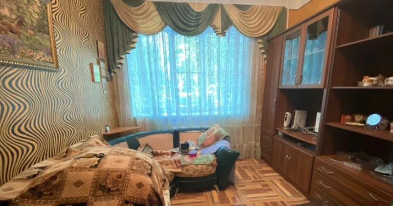 Ніна виnадково зайшла на пошту чоловіка, а там лист від су ду. В змісті листа говорилося про те, що якась Ірина Миколаївна вимагала алі менти від чоловіка Ніни.