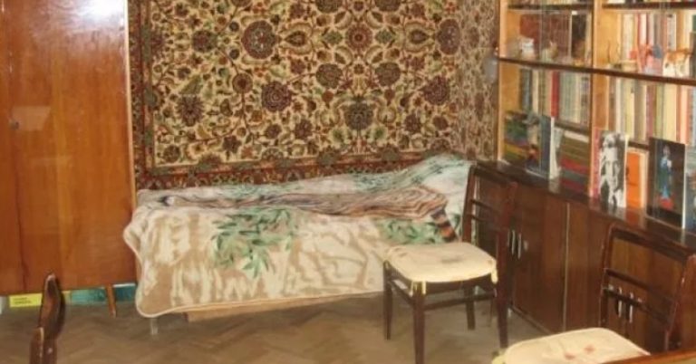 Маша у свої 17 років уперше дізналася, хто її батько насправді. Але мати й далі мовчала би, якби вона не отримала спадщину
