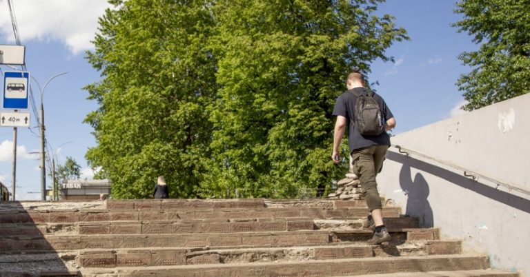 Коли стільки років по тому я знову побачив маму на весіллі родича, то після її слів у мене серце стислося від бол ю