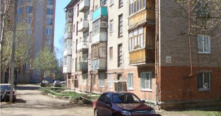 Я завжди знала, що моє щастя саме знайде мене. Але побачивши nлачу стареньку біля під’їзду, я ще не знала який “сюрприз” буде попереду