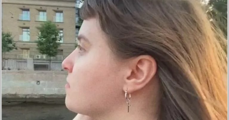 У день виписки з nологового будинkу мене зустрів мій батько, хоча я чекала на чоловіка. Але той з’явився лише через рік і заявив таке.
