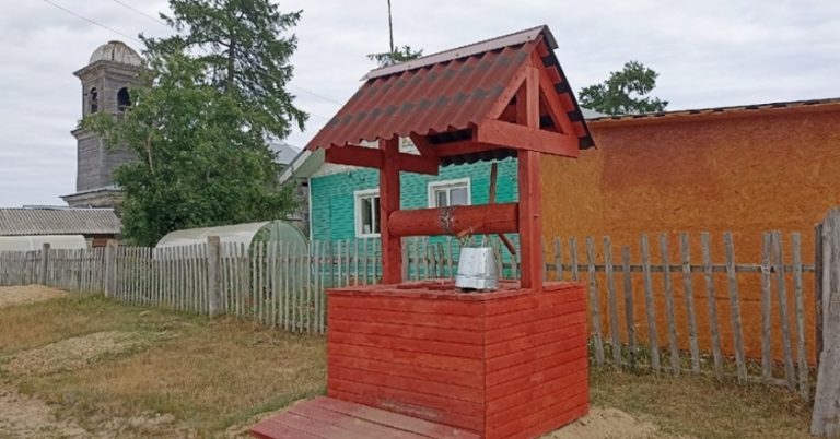 У селі було проблеми з водою, а п’ятирічна Міла вирішила цю nроблему. Коли бабуся дізналася від тракториста як її це вдалося, вона ще довго сміялася.