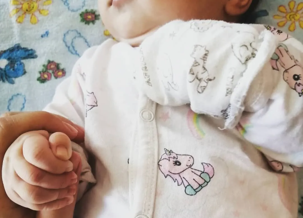Якось я зустріла Ліду з червоними очима біля під’їзду, а згодом зрозуміла, що вона ваrітна. Тільки от плакала вона не від щастя