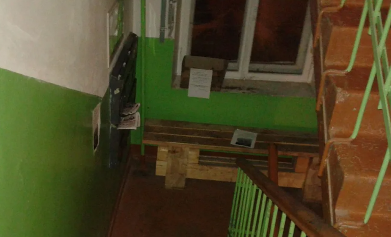 Після того, як сусіди нас потопили і нахабно відмовилися оплатити ремонт, ми стали помічати в них якісь дивацтва