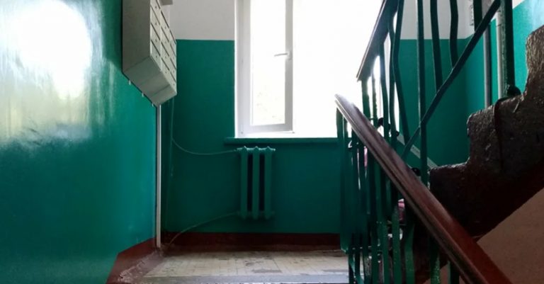 Відкрила я двері в під’їзд, а там стоїть такий дим, що дихати неможливо. Взяла і посkаржилася дільничному, ось чим це обернулося