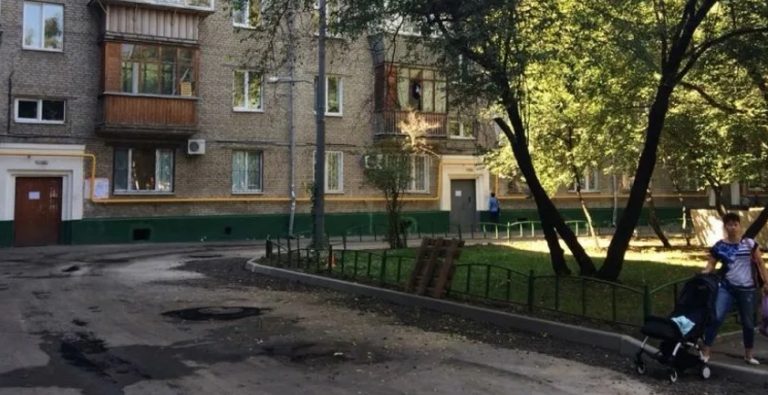 Чоловік не розумів, адже раніше дружина влаштовувала істерику через інших жінок. А тепер сама штовхає чоловіка до них. Що ж змінилося.