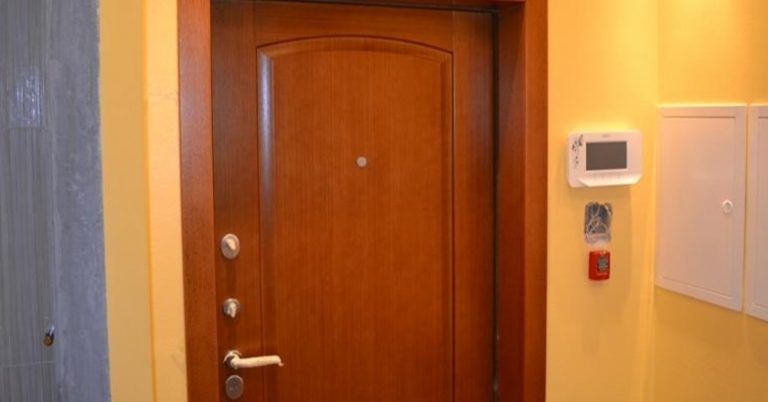 В черговий день я чекала Микиті, як раптом в двері постукали. Відкривши двері, я там побачила схожу на нього дівчинку років 5. Вона з сумними очима простягнула мені записку.