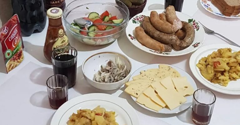 Дочка доглядала за чоловіком як за маленькою, безпорадною дитиною. А коли наро дила і стала нічого не встигати, тоді і зрозуміла свою помилку