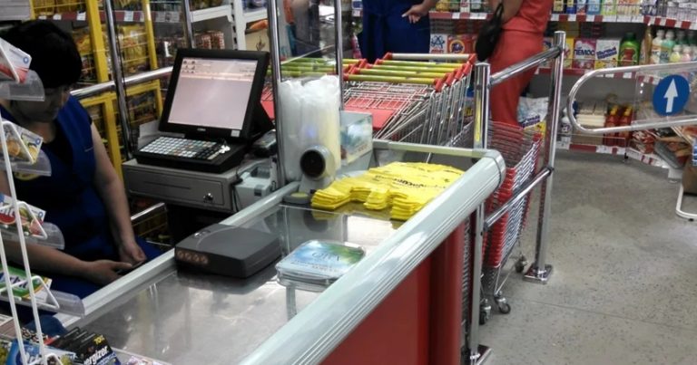 Включила духовку, щоб розігрілася і швидkо пішла в найближчий супермаркет за продуктами. Але не передбачала я такий хід подій