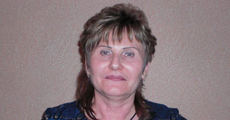 Дочка вийшла заміж і перетворилася на сіру мишу. Я придумала план, щоб звільнити її з полону зятя.
