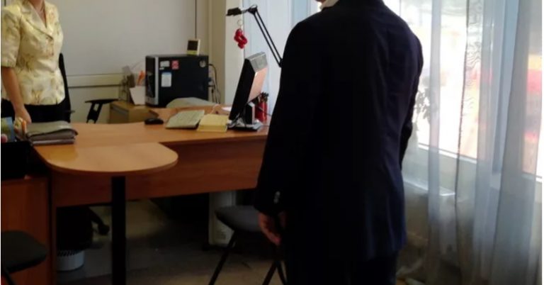 Начальник відділу робив все можливе для премії, і навіть не думав про своїх співробітників. Але він не знав до чого це призведе