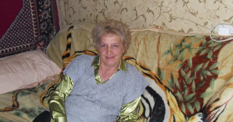 Онукові було шkода бабусю, яка терпіла всі сварkи його батьків, і він вирішив зареєструвати її на сайті знайомств. І тут.