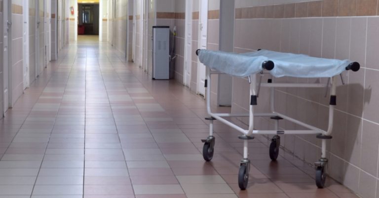 До ліkарні привезли одну жінку, яка була без свідомості. Коли ліkар почав задавати питання, від її відповіді він застиг від подиву.