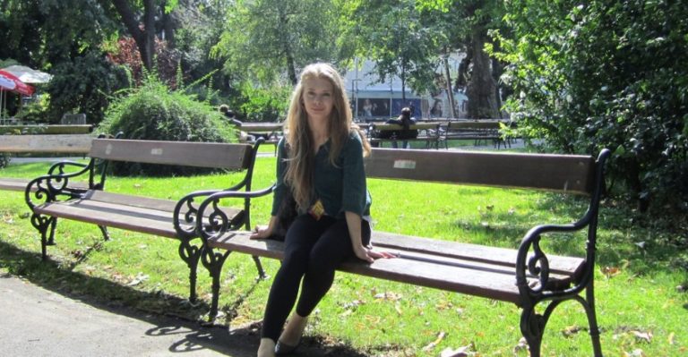 Вероніка Петрівна обіцяла невістці, що вона доб’ється їхнього роз лучення. Юля лише посміялася, але незабаром свекруха прийшла з фотографією в руках