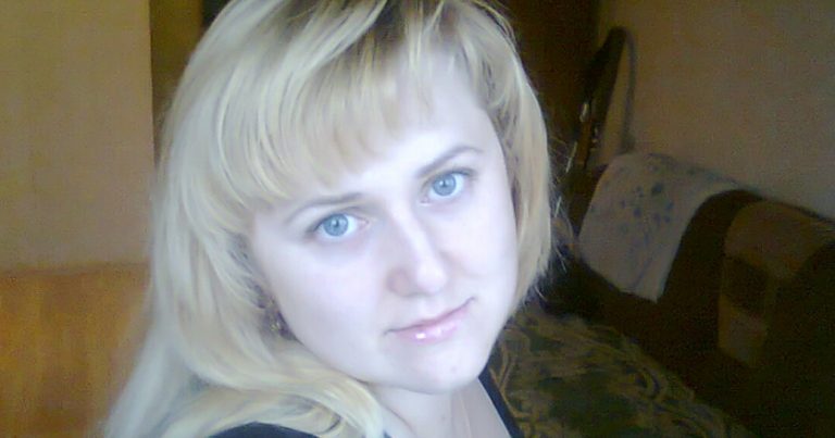 Настя радісно дала згоду взяти участь у програмі з обміну студентами. Її анкету схвалили. Тільки мама зовсім не раділа за дочку. Її застереження не вкладається в голові.