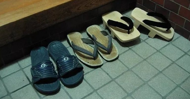 Після втра ти чоловіка, я зустріла Діму, який виявився єдиним, хто зміг повернути мене у життя. Однак, коли я запропонувала йому зіграти весілля, він повівся як останній мерзотник. Він навіть забрав всі подарунки, які дарував раніше.