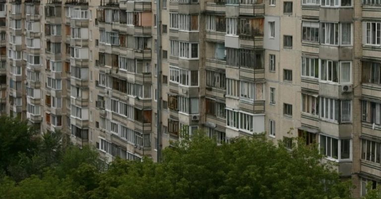 Алла Борисівна в свої 50 вирішила залишити все в столиці і повернутися в рідні краї. І як тільки у неї стала налагоджуватися життя, пролунав дзвінок