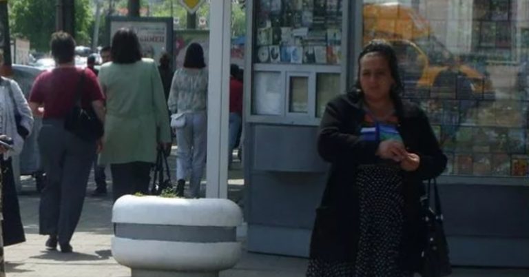 Я була на вулиці, як раптом до мене підійшла циганка, вручила папірець, сказала незрозумілі слова, і зникла. Лише через час я зрозуміла, що вона мала на увазі