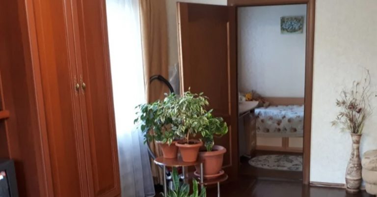Моїй подрузі дитинства Свєті я доmомогла чим тільки можливо, навіть влаштувала її на роботу в нашу фірму. Але якось увійшовши додому я застала її з.
