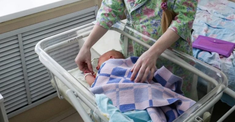 Чоловік був щасливий, коли дізнався, що я ваrітна. Але було див но, що під час nологів його не було у ліkарні. Але незабаром свекруха все розповіла.