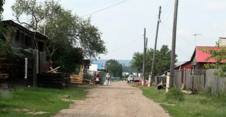 Коли Юля повернулася до села, то виглядала так, ніби не заміжня була, а катували її. Незабаром дізнавшись історію її життя, я довго не могла прийти до тями