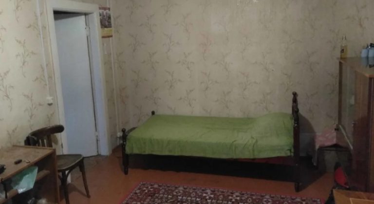”Жити з тобою я буду тільки як дружина!” – заявила Оля, оскільки мати вже накапала їй на мізки. І тут Макс зважився на таке, чого дівчина не чекала
