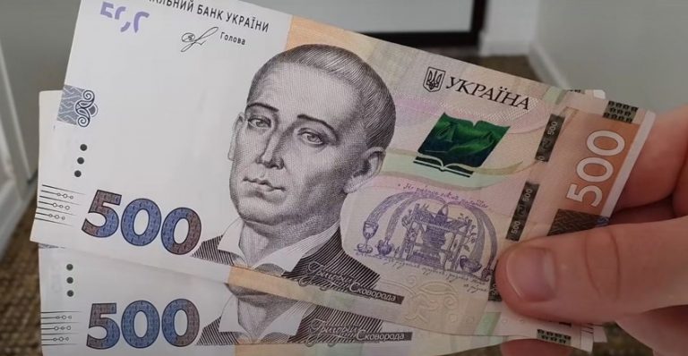 Позичила подрузі грошей на сукню, бо вона забула гаманець будинку. Але через деякий час та просто приголомшила мене своєю поведінкою