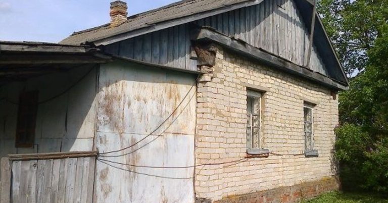 Мало що куnили будиночок за дуже низькою ціною, то ще й вирішили заощадити на ремонті. Через нашу скнарість ми ледь цілий будинок не втра тили